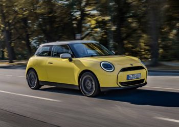 Assurance auto : pourquoi la prime explose pour les conducteurs de voitures hybrides et électriques