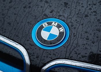 BMW en chute libre : pourquoi le géant bavarois perd-il la bataille de l&rsquo;électrique face aux marques chinoises ?
