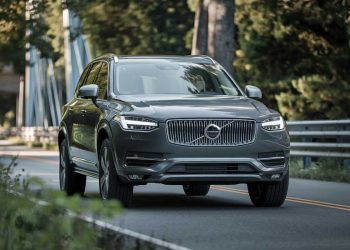 Volvo défend l&rsquo;interdiction des moteurs thermiques en 2035 : cap maintenu malgré les vents contraires