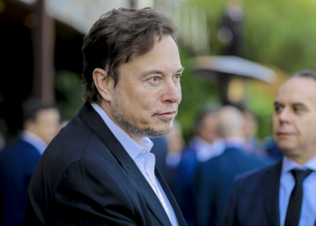 Elon Musk Répond à une Poursuite &lsquo;Idiotique&rsquo; sur les Compteurs de Tesla : Révélations Choc à Ne Pas Manquer!