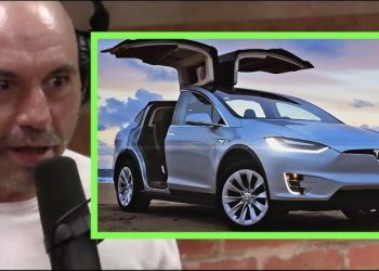 Joe Rogan Dévoile Son Avis Choc sur le Full Self-Driving de Tesla : Vous Ne Croirez Pas Ce Qu&rsquo;il en Pense!