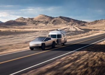 Pourquoi la Sortie du Cybertruck RWD de Tesla Rend l’AWD Irrésistible : Découvrez l’Offre Immanquable !