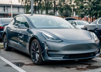 Choc : Plus de 40 % des Propriétaires de Tesla Victimes de Dégâts Intentionnels Selon une Étude Révélatrice !