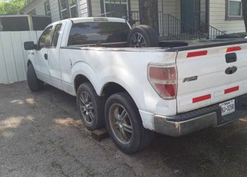 Le Ford F-150 de base qui se transforme en rêve à six roues !