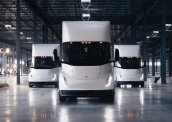 La surprise chez Tesla : la production massive du Semi prévue pour 2026 défiée par des enjeux inattendus