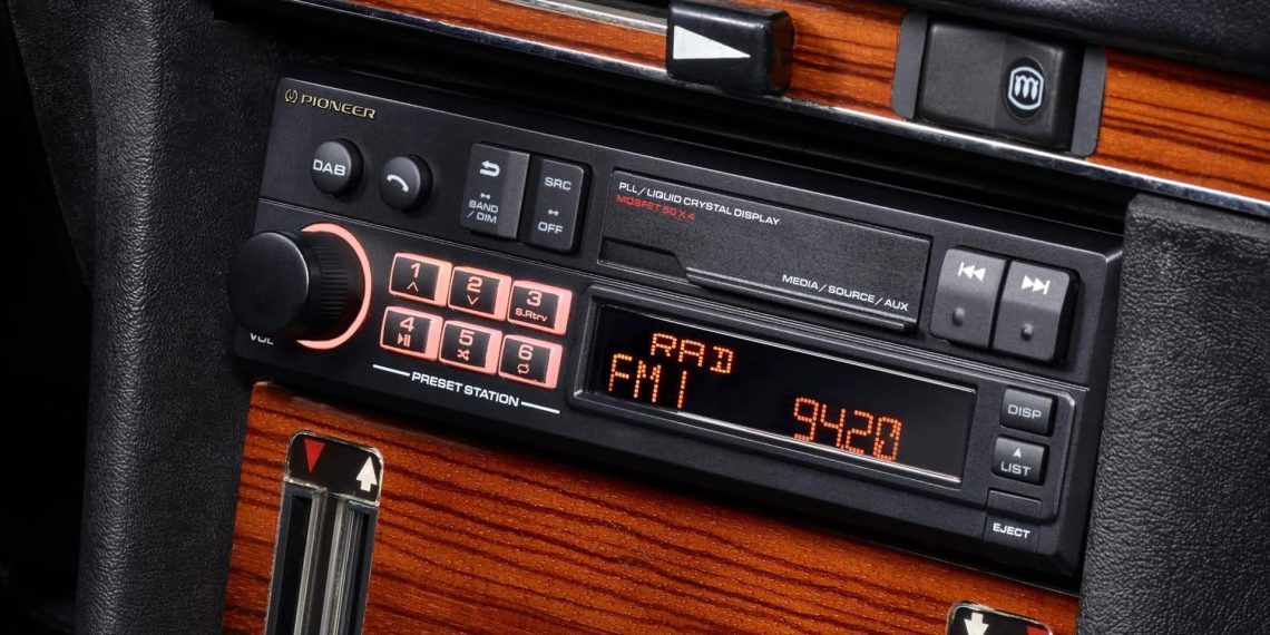 Le secret derrière la platine cassette rétro de Pioneer : une prise USB cachée !