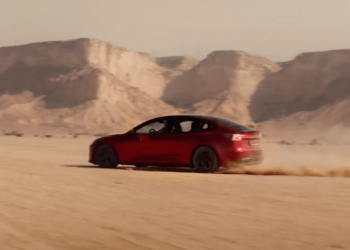 Le départ inattendu du principal contrôleur financier de Tesla bouleverse le marché (TSLA)