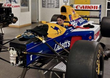 Lia Block au volant de la F1 légendaire de Nigel Mansell : une montée spectaculaire à Goodwood !