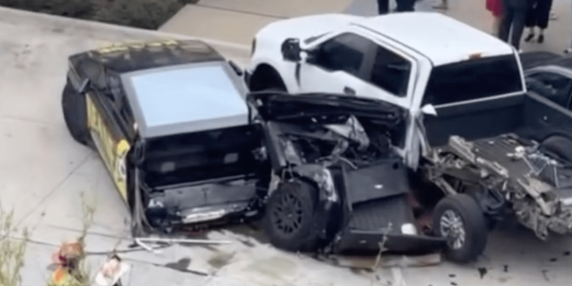 Le choc inattendu : le Tesla Cybertruck coupé en deux après un accident avec un G Wagon