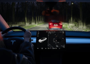 Ne manquez pas les nouvelles fonctionnalités de la mise à jour Tesla : phares adaptatifs, dashcam et bien plus encore !