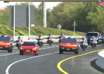 La surprenante escorte du cortège de Trump au Qatar : des Cybertrucks Tesla de la police !