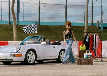 Une Porsche 911 assortie à des vêtements vintage : le combo ultime de Miami qui va vous surprendre