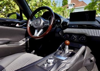 Cette édition limitée de la Mazda Miata ‘Toji’ cache des mods esthétiques élégants qui vont vous surprendre !