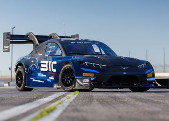 Pourquoi Ford ralentit sur les véhicules électriques mais continue de fabriquer des voitures de course électriques ?