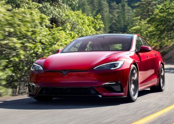 Tesla Model S Plaid 2026 : Pourquoi ce modèle plus cher est encore plus lent ?