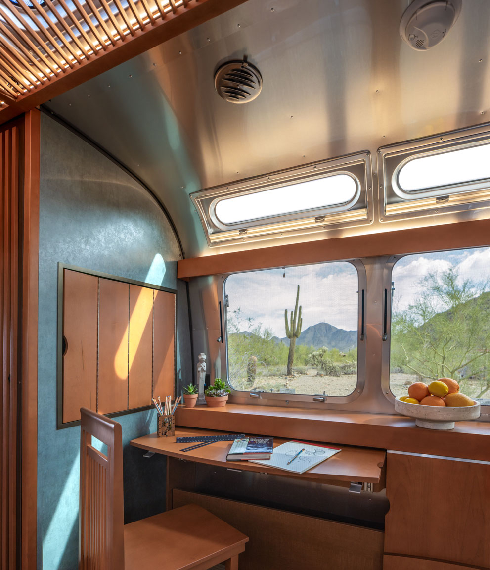 Intérieur de la caravane Airstream Frank Lloyd Wright