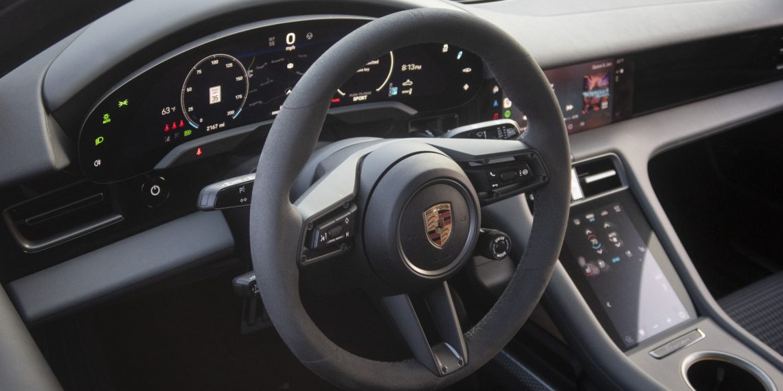 Les incroyables atouts des jauges numériques de Porsche face à la concurrence !
