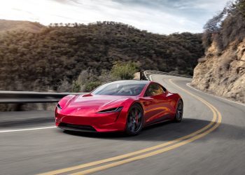 Une Tesla Roadster inexistante prétendue comme la « meilleure dernière voiture de conducteur » : bluff ou réalité ?