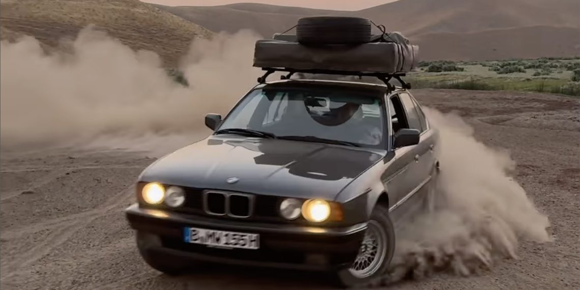Un homme réalise un incroyable road trip en BMW Série 5 ancienne de l’Allemagne à l’Asie et retour… sans stress!