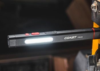 Cette lampe d&rsquo;atelier à 25 $ pourrait devenir votre outil EDC préféré : soldes des Amazon Prime Days