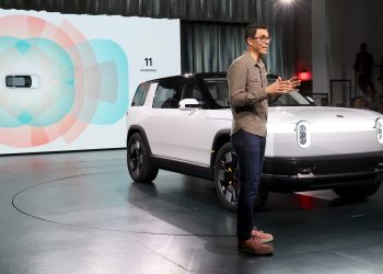 Les politiques anti-VE de Trump : un coup dur pour les États-Unis, une aubaine pour Rivian ?
