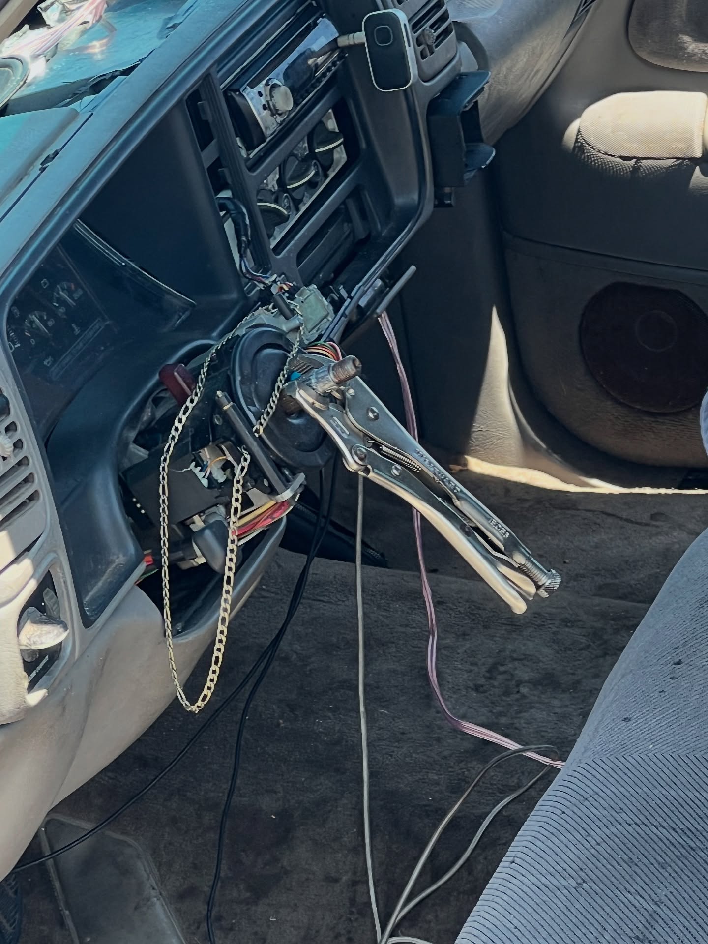 Voiture sur séparateur