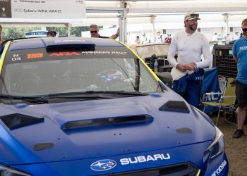 Vous ne croirez pas le chaos élégant de conduire avec Travis Pastrana dans une Subaru de rallye !