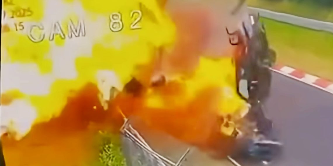 Incroyable accident au Nürburgring : une Porsche et une BMW fusionnent en boule de feu, les conducteurs indemnes !