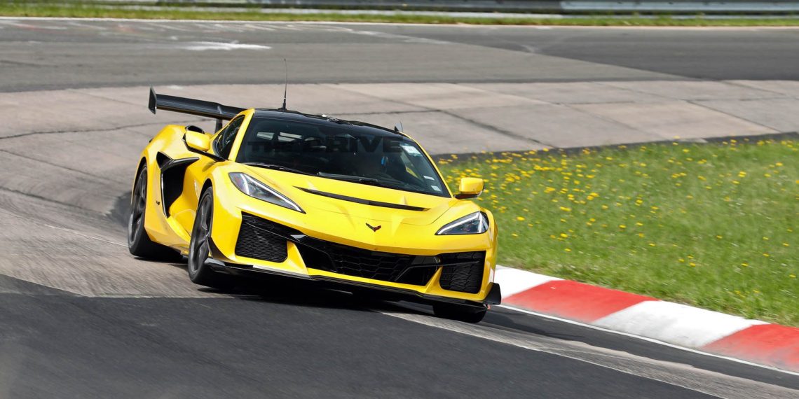 La Corvette de Chevy prête à écraser Ford et conquérir le Nürburgring : une stratégie audacieuse dévoilée !