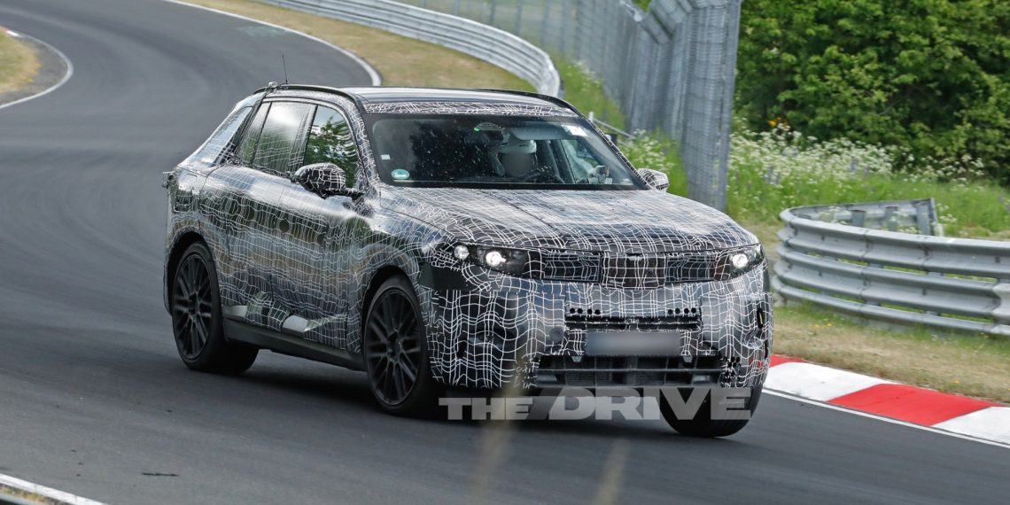 La nouvelle BMW X5 surprend en pleine action sur le Nürburgring avec sa calandre imposante !