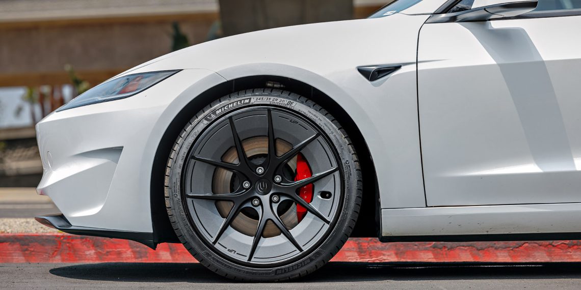 Une entreprise Tesla affirme avoir créé une roue « indestructible » qui va révolutionner le covoiturage