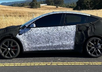 Un prototype surprenant : la nouvelle Tesla Model Y Performance en pleine séance d’essai !