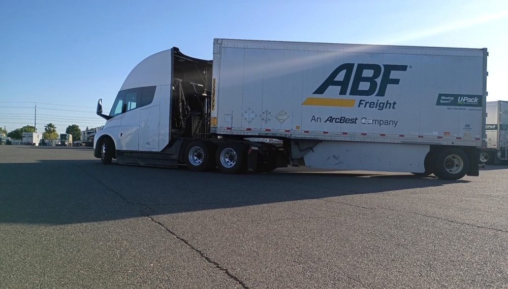Révélations impressionnantes du Tesla Semi dans le test de transport d’ArcBest : un bouleversement inattendu !