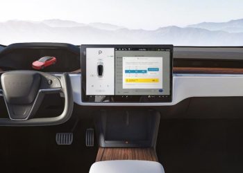 Elon Musk annonce l&rsquo;arrivée de Grok dans les Tesla après une polémique explosive