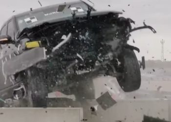 Pourquoi les glissières de sécurité échouent face aux véhicules électriques en cas de collision