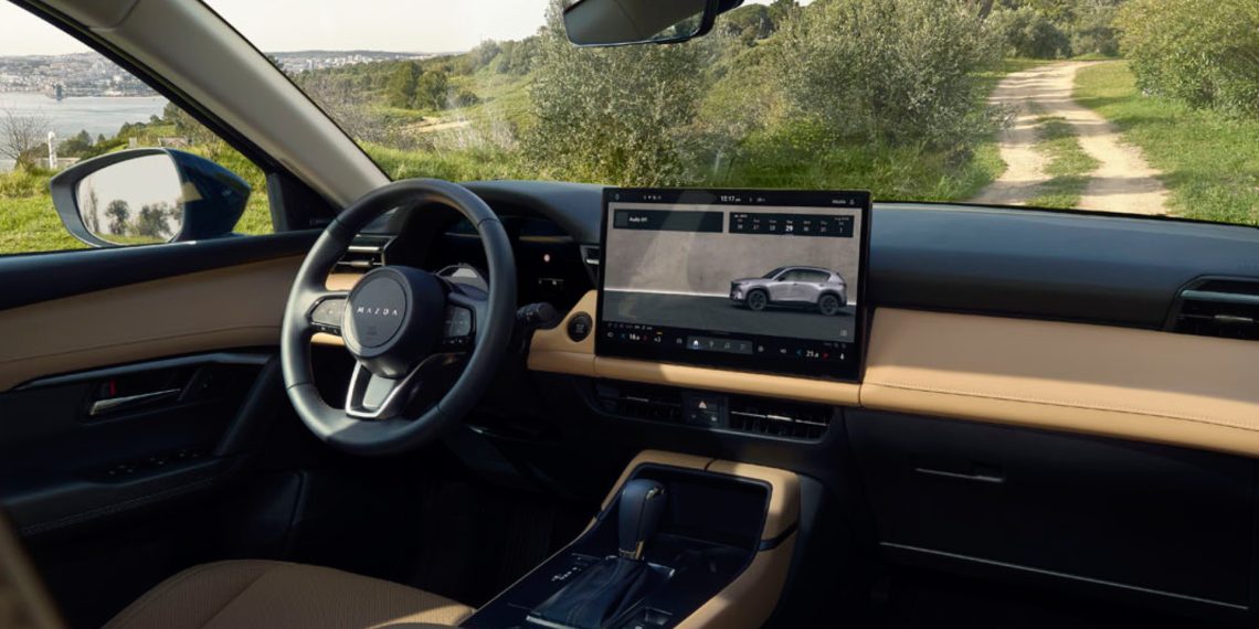 Mazda avoue son erreur sur les écrans tactiles et mise sur les commandes au volant : un choix qui change tout ?