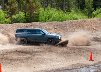 Cette fonctionnalité incroyable de Rivian redéfinit la manœuvre du demi-tour sur place !