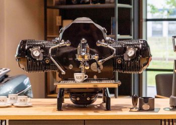 Cette machine à café à 9 185 $ cache un moteur BMW inattendu !