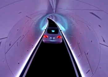 Elon Musk promet Tesla autonome à 50% aux États-Unis cette année, mais les tunnels de Vegas restent un défi mystérieux !