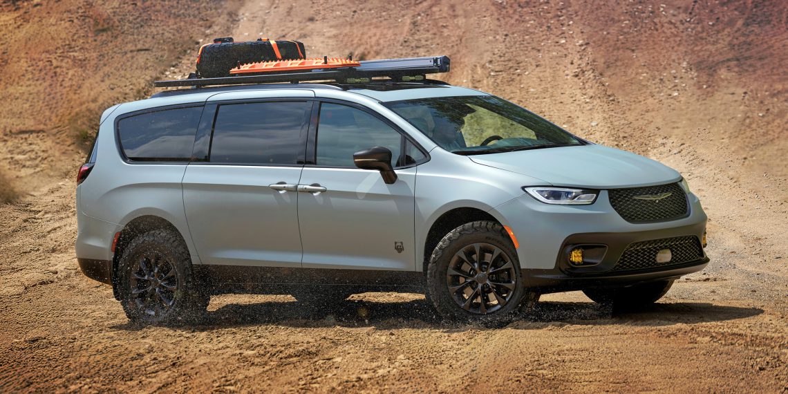 Ce minivan Chrysler Pacifica Grizzly Peak sur pneus de 31 pouces va vous étonner avec ses quatre sièges !