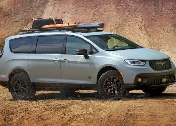 Ce minivan Chrysler Pacifica Grizzly Peak sur pneus de 31 pouces va vous étonner avec ses quatre sièges !