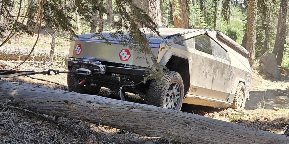 Un Tesla Cybertruck coincé depuis des jours en tentant de dompter le Rubicon Trail : cauchemar sur roues ?