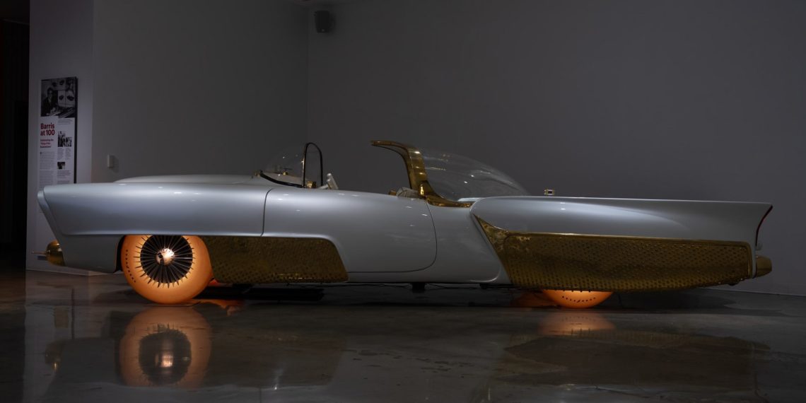 Cette voiture custom iconique des années 50 aux pneus Goodyear lumineux enfin en vente : ne passez pas à côté !