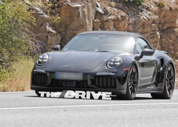 La nouvelle Porsche 911 Turbo Cabriolet 2026 espionnée : un bond en avant ou simple illusion ?