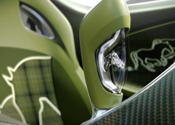 La nouvelle Bugatti Brouillard surprend avec son intérieur en tartan vert et ses détails équestres fascinants !