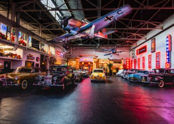Découvrez une collection rare et inattendue de véhicules en vente alors que le musée Klairmont ferme ses portes définitivement !