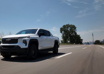 Comment les ingénieurs de GM ont réussi à parcourir 1 059 miles avec une seule charge dans le Silverado EV !