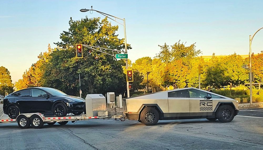 Le Cybertruck de Tesla dévoile une astuce de remorquage révolutionnaire : sécurité maximale assurée !