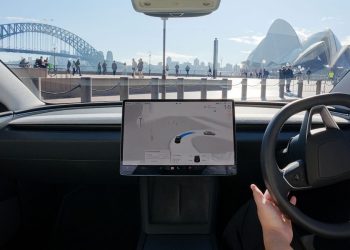 Tesla surprend en lançant la conduite autonome totale dans une nouvelle région !