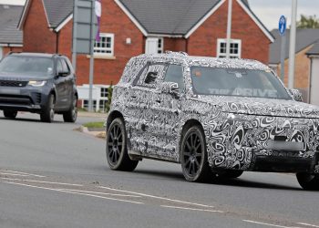On a surpris Land Rover en train de tester le Defender &lsquo;miniature&rsquo; qui va étonner tout le monde !